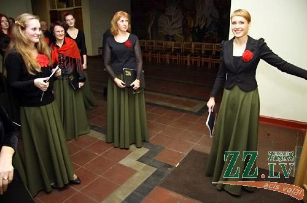 Jauktā kora «Zemgale» jubilejas koncerts sestdien notika tai pašā zālē, kur pirms 50 gadiem tā pirmais mēģinājums – Jelgavas Valsts ģimnāzijā (toreiz gan to sauca par 2. vidusskolu). 1961. gadā pie diriģenta pults bija Imants Kokars, 2011....