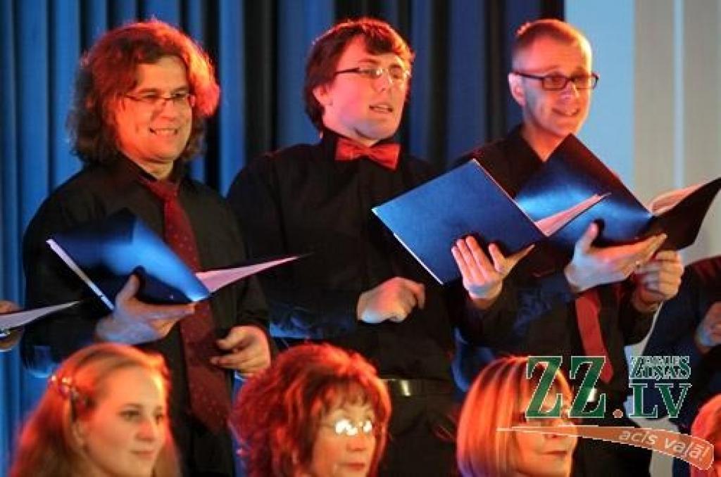 Jauktā kora «Zemgale» jubilejas koncerts sestdien notika tai pašā zālē, kur pirms 50 gadiem tā pirmais mēģinājums – Jelgavas Valsts ģimnāzijā (toreiz gan to sauca par 2. vidusskolu). 1961. gadā pie diriģenta pults bija Imants Kokars, 2011....