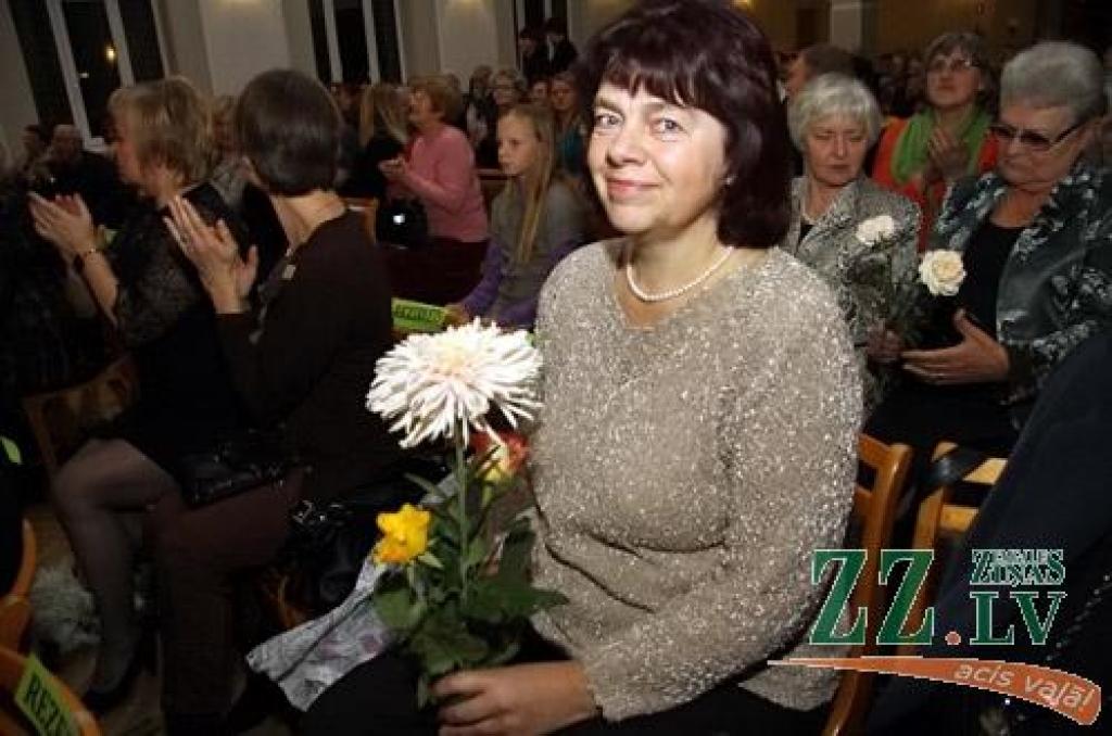 Jauktā kora «Zemgale» jubilejas koncerts sestdien notika tai pašā zālē, kur pirms 50 gadiem tā pirmais mēģinājums – Jelgavas Valsts ģimnāzijā (toreiz gan to sauca par 2. vidusskolu). 1961. gadā pie diriģenta pults bija Imants Kokars, 2011....