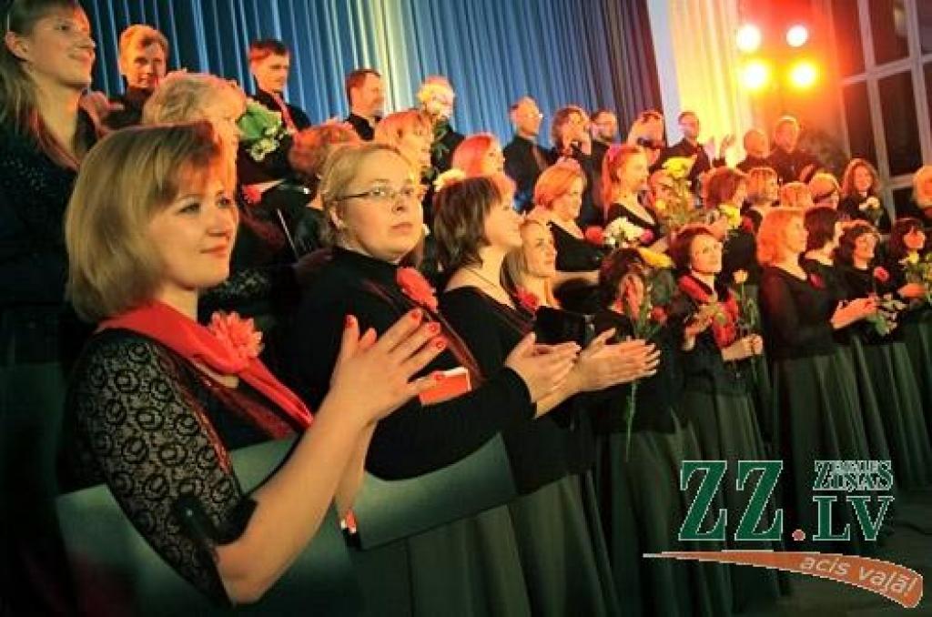 Jauktā kora «Zemgale» jubilejas koncerts sestdien notika tai pašā zālē, kur pirms 50 gadiem tā pirmais mēģinājums – Jelgavas Valsts ģimnāzijā (toreiz gan to sauca par 2. vidusskolu). 1961. gadā pie diriģenta pults bija Imants Kokars, 2011....