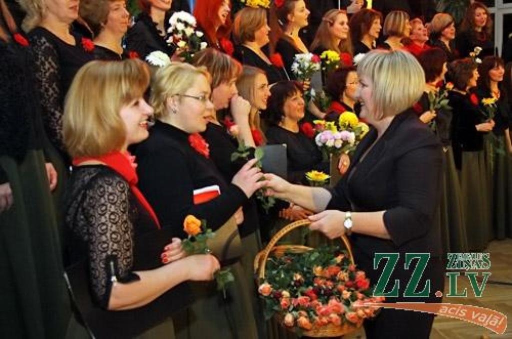 Jauktā kora «Zemgale» jubilejas koncerts sestdien notika tai pašā zālē, kur pirms 50 gadiem tā pirmais mēģinājums – Jelgavas Valsts ģimnāzijā (toreiz gan to sauca par 2. vidusskolu). 1961. gadā pie diriģenta pults bija Imants Kokars, 2011....