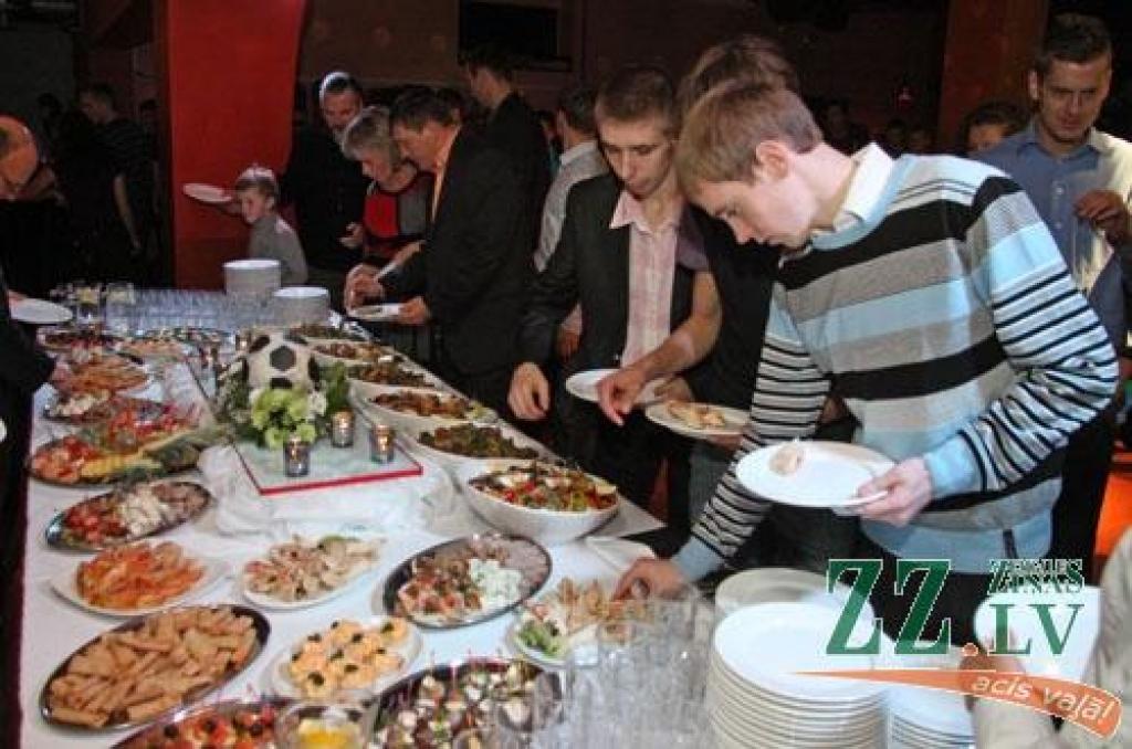 Sezonas noslēguma pasākumu, kā ierasts nu jau vairākus gadus, futbola klubs «Jelgava» rīkoja mūzikas klubā «Jelgavas krekli». Par tā saucamās «oficiālās daļas» galveno notikumu, protams, kļuva labāko futbolistu apbalvošana, kur šoreiz...