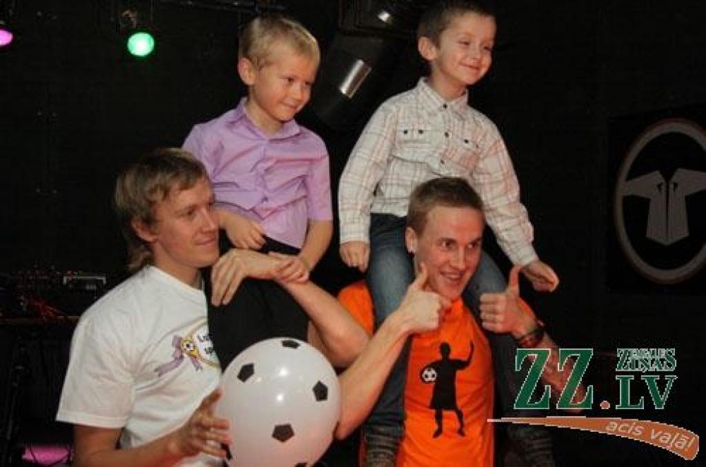 Sezonas noslēguma pasākumu, kā ierasts nu jau vairākus gadus, futbola klubs «Jelgava» rīkoja mūzikas klubā «Jelgavas krekli». Par tā saucamās «oficiālās daļas» galveno notikumu, protams, kļuva labāko futbolistu apbalvošana, kur šoreiz...