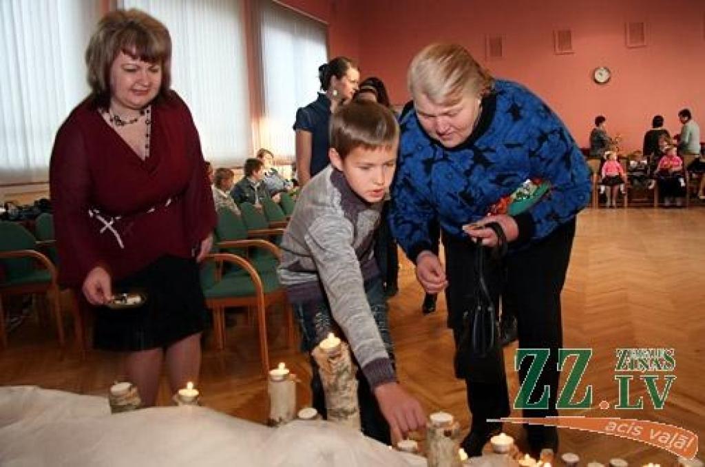 Jelgavas novada pašvaldība šodien rīkoja jau par tradīciju kļuvušo pateicības pasākumu audžuģimenēm un aizbildņiem Jelgavas novadā. Šogad ģimenes sveiktas ceturto reizi.
Jelgavas novadā ir 11 audžuģimeņu un 70 aizbildņu, kuri nodrošina...