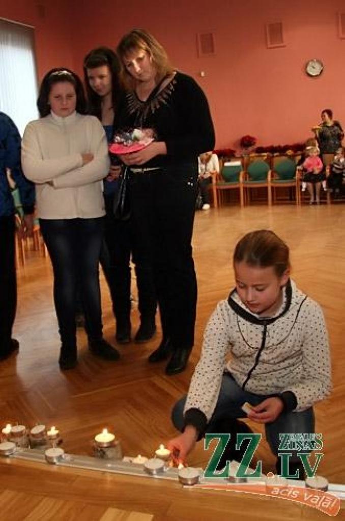 Jelgavas novada pašvaldība šodien rīkoja jau par tradīciju kļuvušo pateicības pasākumu audžuģimenēm un aizbildņiem Jelgavas novadā. Šogad ģimenes sveiktas ceturto reizi.
Jelgavas novadā ir 11 audžuģimeņu un 70 aizbildņu, kuri nodrošina...
