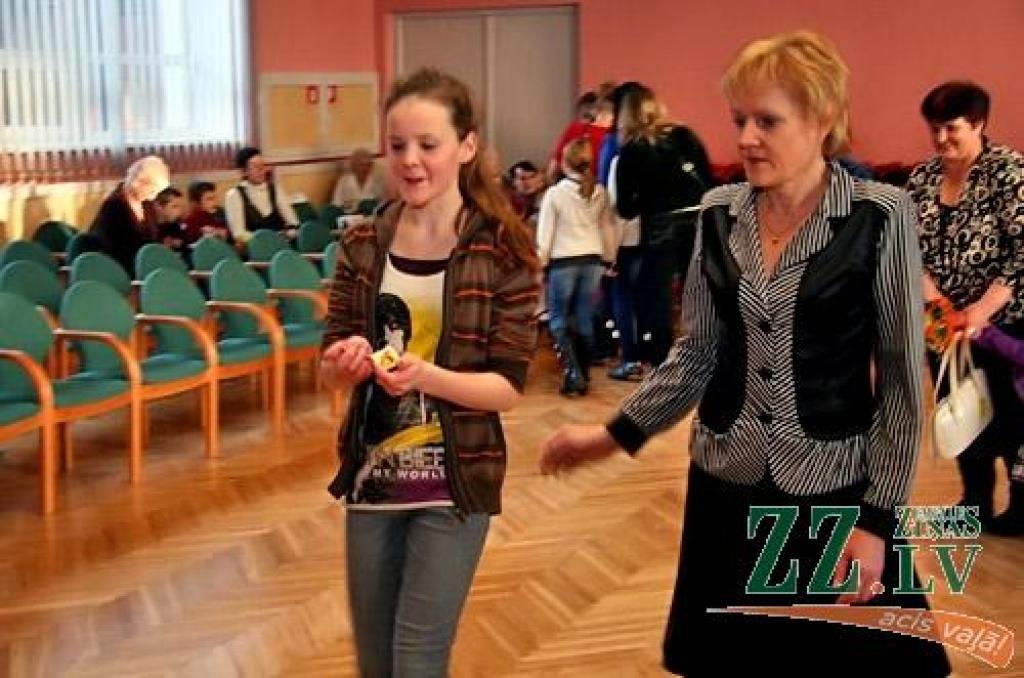 Jelgavas novada pašvaldība šodien rīkoja jau par tradīciju kļuvušo pateicības pasākumu audžuģimenēm un aizbildņiem Jelgavas novadā. Šogad ģimenes sveiktas ceturto reizi.
Jelgavas novadā ir 11 audžuģimeņu un 70 aizbildņu, kuri nodrošina...