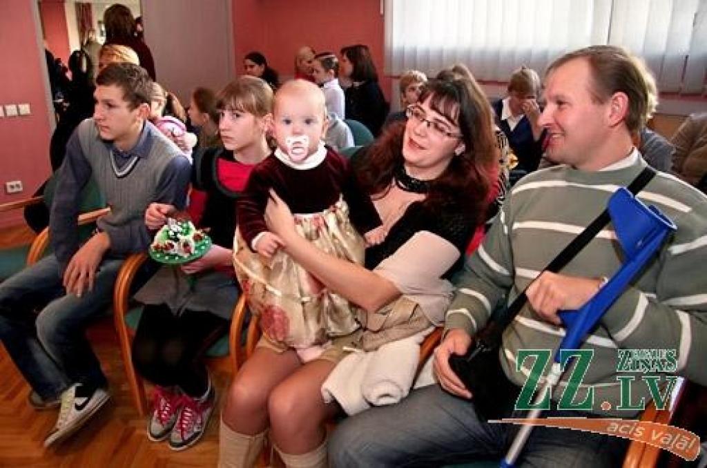 Jelgavas novada pašvaldība šodien rīkoja jau par tradīciju kļuvušo pateicības pasākumu audžuģimenēm un aizbildņiem Jelgavas novadā. Šogad ģimenes sveiktas ceturto reizi.
Jelgavas novadā ir 11 audžuģimeņu un 70 aizbildņu, kuri nodrošina...