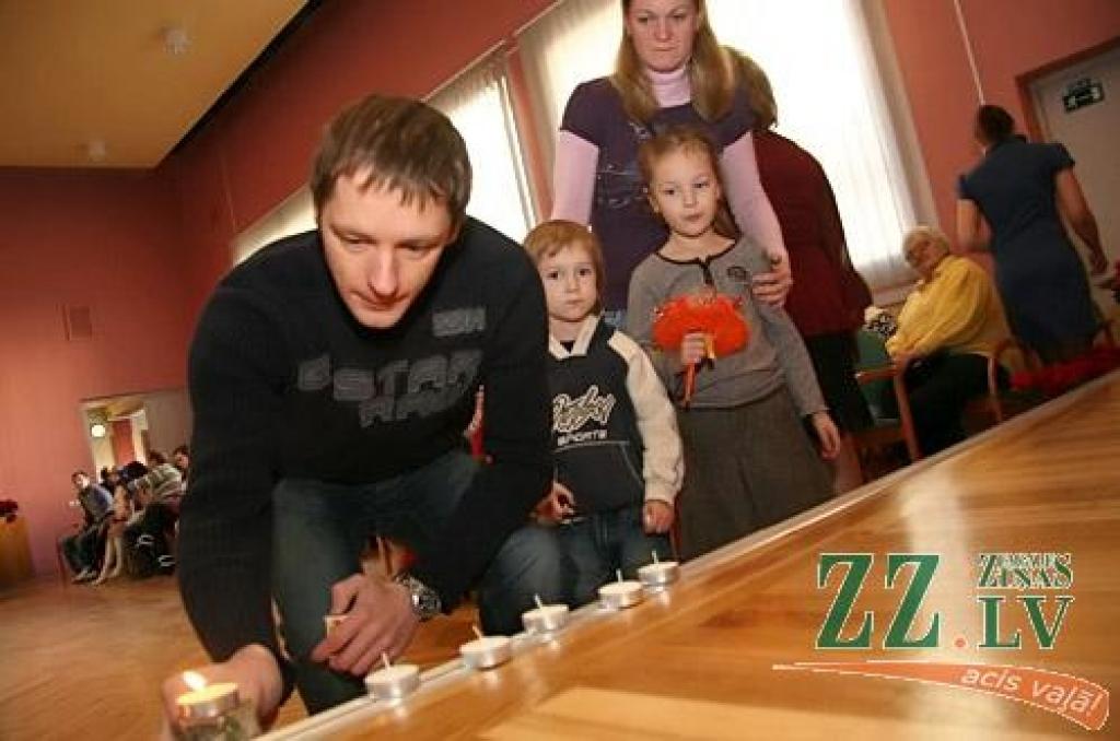 Jelgavas novada pašvaldība šodien rīkoja jau par tradīciju kļuvušo pateicības pasākumu audžuģimenēm un aizbildņiem Jelgavas novadā. Šogad ģimenes sveiktas ceturto reizi.
Jelgavas novadā ir 11 audžuģimeņu un 70 aizbildņu, kuri nodrošina...