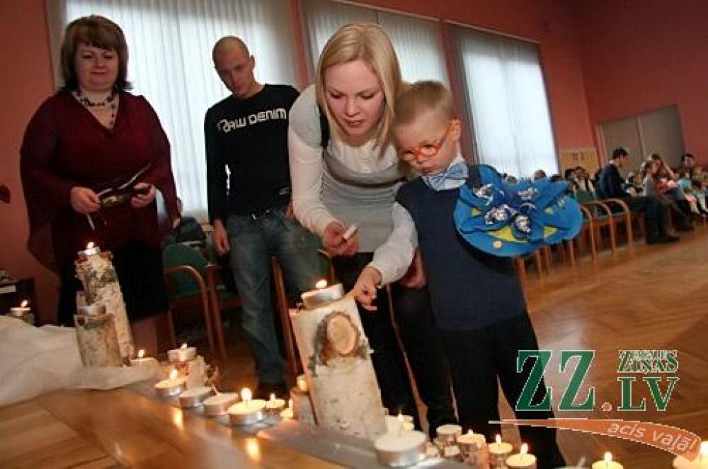 Jelgavas novada pašvaldība šodien rīkoja jau par tradīciju kļuvušo pateicības pasākumu audžuģimenēm un aizbildņiem Jelgavas novadā. Šogad ģimenes sveiktas ceturto reizi.
Jelgavas novadā ir 11 audžuģimeņu un 70 aizbildņu, kuri nodrošina...