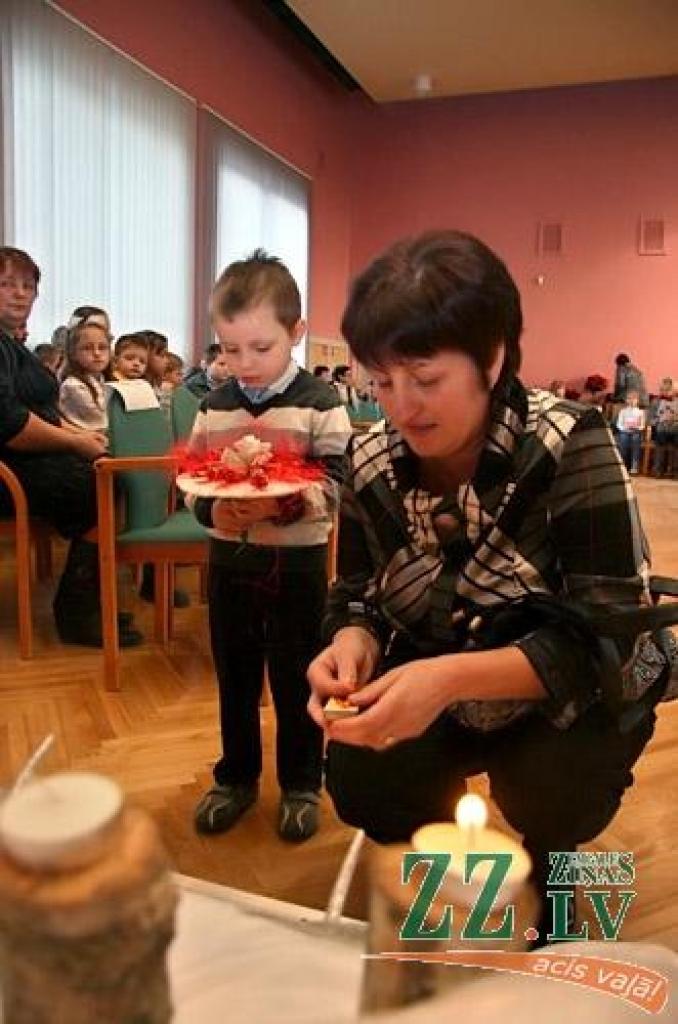 Jelgavas novada pašvaldība šodien rīkoja jau par tradīciju kļuvušo pateicības pasākumu audžuģimenēm un aizbildņiem Jelgavas novadā. Šogad ģimenes sveiktas ceturto reizi.
Jelgavas novadā ir 11 audžuģimeņu un 70 aizbildņu, kuri nodrošina...
