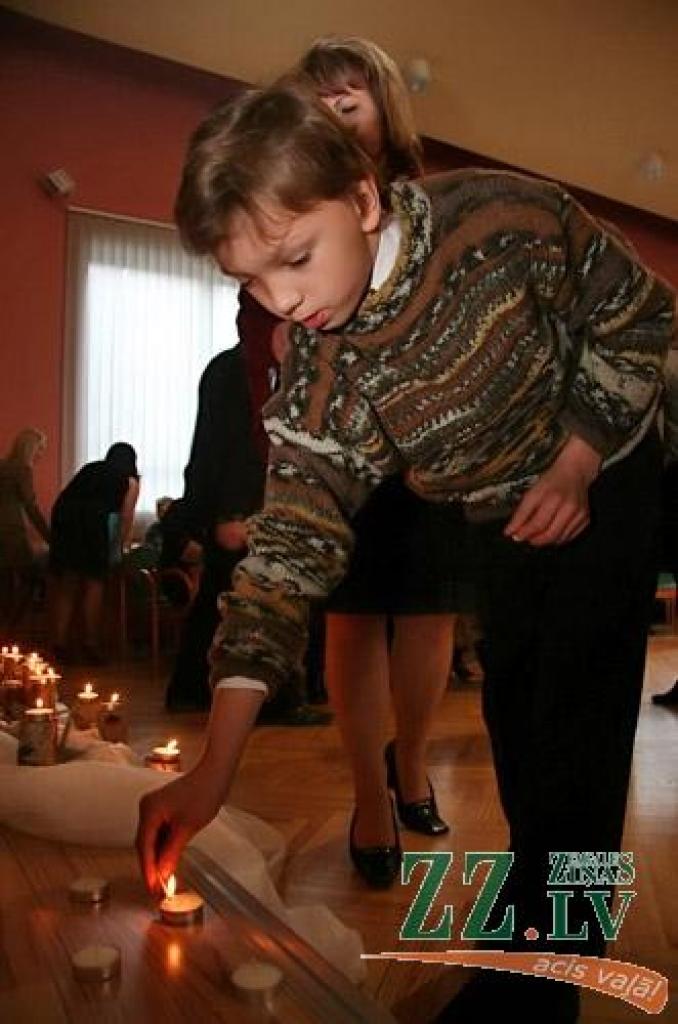 Jelgavas novada pašvaldība šodien rīkoja jau par tradīciju kļuvušo pateicības pasākumu audžuģimenēm un aizbildņiem Jelgavas novadā. Šogad ģimenes sveiktas ceturto reizi.
Jelgavas novadā ir 11 audžuģimeņu un 70 aizbildņu, kuri nodrošina...