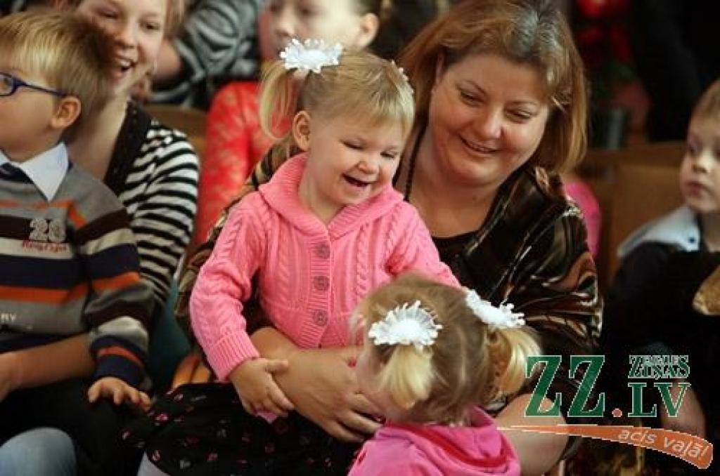 Jelgavas novada pašvaldība šodien rīkoja jau par tradīciju kļuvušo pateicības pasākumu audžuģimenēm un aizbildņiem Jelgavas novadā. Šogad ģimenes sveiktas ceturto reizi.
Jelgavas novadā ir 11 audžuģimeņu un 70 aizbildņu, kuri nodrošina...