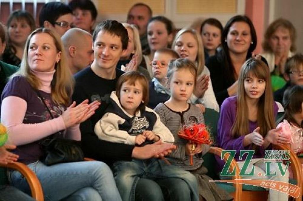 Jelgavas novada pašvaldība šodien rīkoja jau par tradīciju kļuvušo pateicības pasākumu audžuģimenēm un aizbildņiem Jelgavas novadā. Šogad ģimenes sveiktas ceturto reizi.
Jelgavas novadā ir 11 audžuģimeņu un 70 aizbildņu, kuri nodrošina...