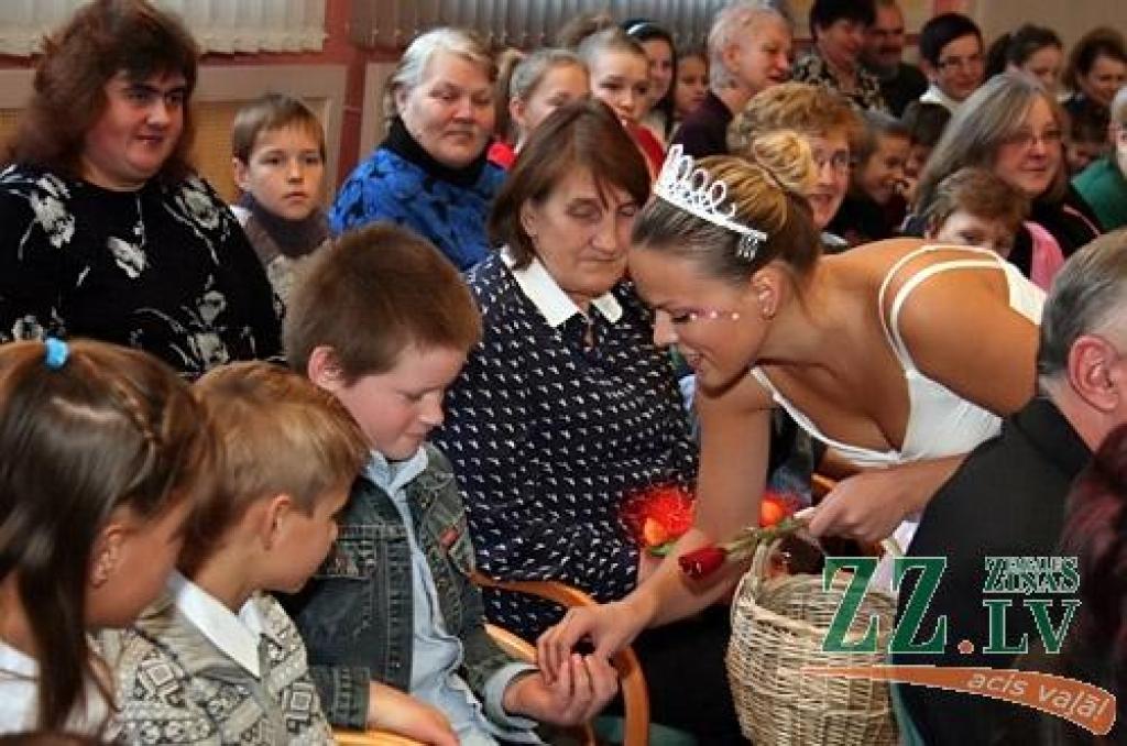 Jelgavas novada pašvaldība šodien rīkoja jau par tradīciju kļuvušo pateicības pasākumu audžuģimenēm un aizbildņiem Jelgavas novadā. Šogad ģimenes sveiktas ceturto reizi.
Jelgavas novadā ir 11 audžuģimeņu un 70 aizbildņu, kuri nodrošina...