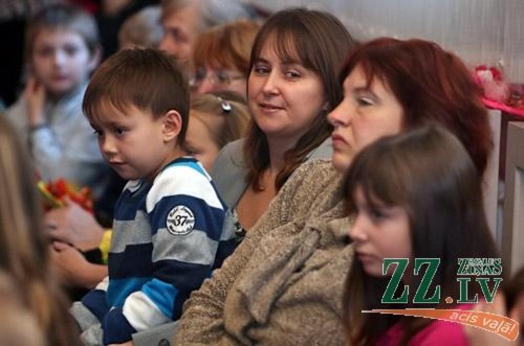 Jelgavas novada pašvaldība šodien rīkoja jau par tradīciju kļuvušo pateicības pasākumu audžuģimenēm un aizbildņiem Jelgavas novadā. Šogad ģimenes sveiktas ceturto reizi.
Jelgavas novadā ir 11 audžuģimeņu un 70 aizbildņu, kuri nodrošina...