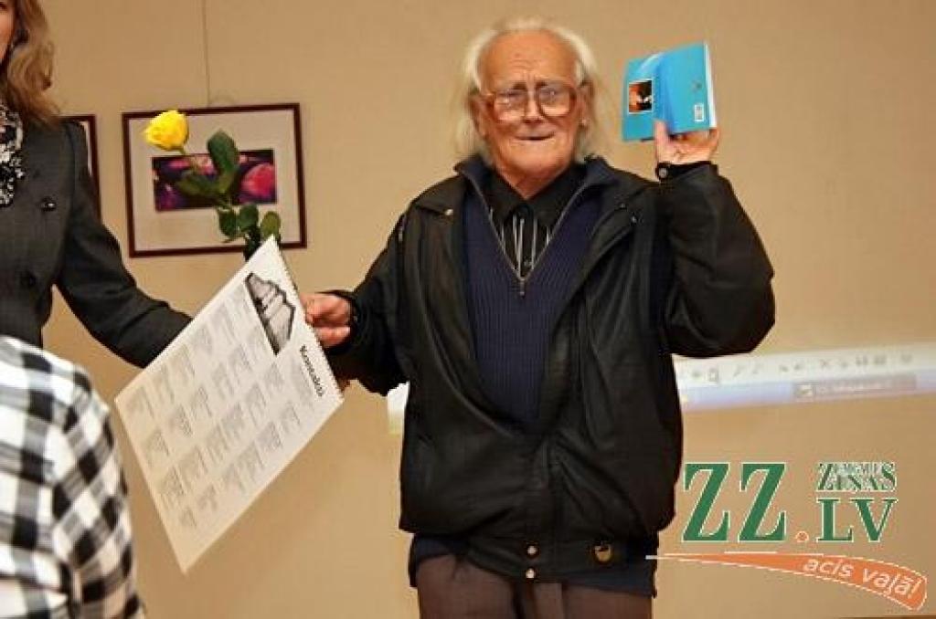 Decembra pirmajā dienā uz multikulturāli literāru dzejas vakaru (tā to dēvēja pasākuma organizatori) Sabiedrības integrācijas pārvaldē pulcējās mūsu pilsētā mītošie dažādu tautību saistītā panta meistari. Kaut kalendārā jau sācies pirmais...