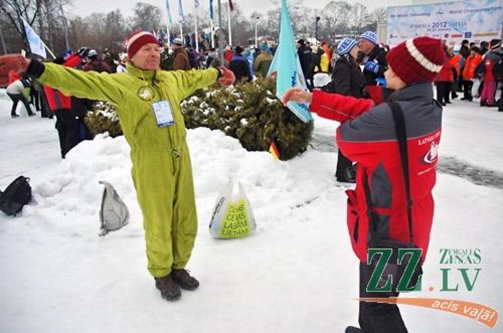 No 20. Līdz 22.janvārim Jūrmalā notiek pasaules čempionāts ziemas peldēšanā, kuram pieteikušies 1126 dalībnieki no 26 valstīm. Gan startējošo sarakstā, gan rīkotāju vidū ir «Jelgavas roņu» pārstāvji ar kluba vadītāju Aleksandru Jakovļevu...