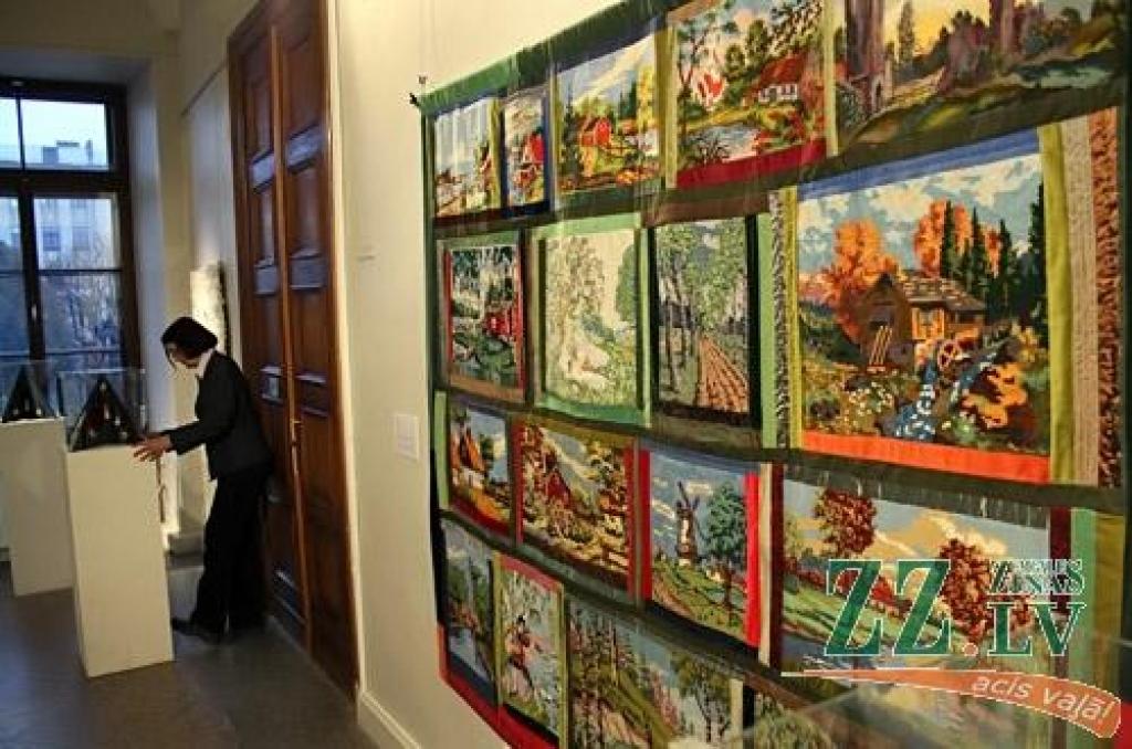 Zvaigznes dienā Ģ.Eliasa muzejā atvērtā izstāde veltīta Latvijas Mākslas akadēmijas Tekstilmākslas katedras 50 gadu jubilejai, un to sagatavojuši Latvijas Tekstilmākslas asociācijas dalībnieki. Jelgavā redzam daļu no darbiem, kas bija...