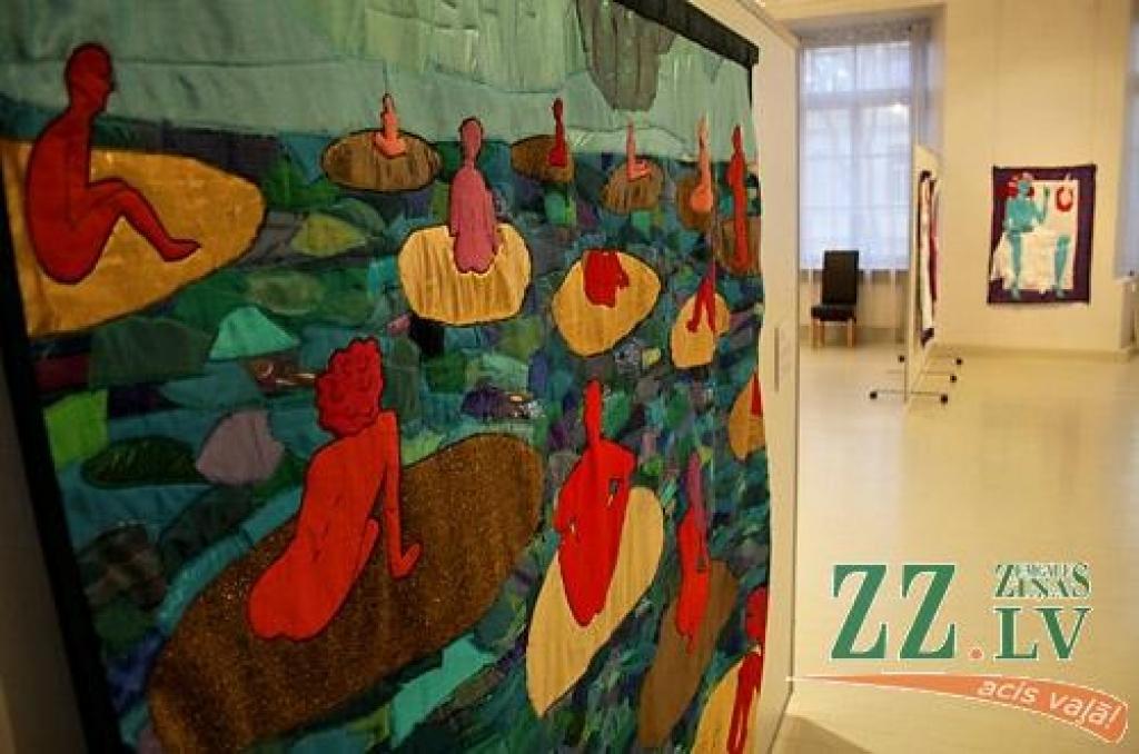 Zvaigznes dienā Ģ.Eliasa muzejā atvērtā izstāde veltīta Latvijas Mākslas akadēmijas Tekstilmākslas katedras 50 gadu jubilejai, un to sagatavojuši Latvijas Tekstilmākslas asociācijas dalībnieki. Jelgavā redzam daļu no darbiem, kas bija...