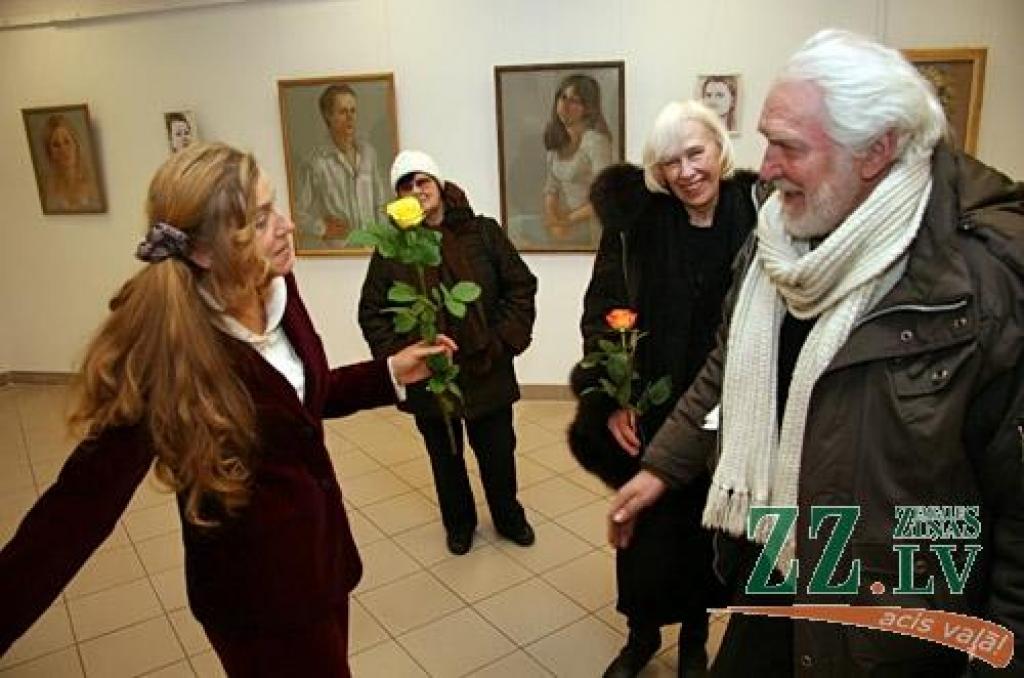 Jelgavas lielveikala «Pilsētas pasāža» otrajā stāvā sestdien tika atklāta mākslinieces Ludmilas Grīnbergas veidoto portretu izstāde «Jūs esat mīlestība».
«Laikam jau tieši tā saucamais mārketings ir tā lieta, kā man visvairāk pietrūkst,»...