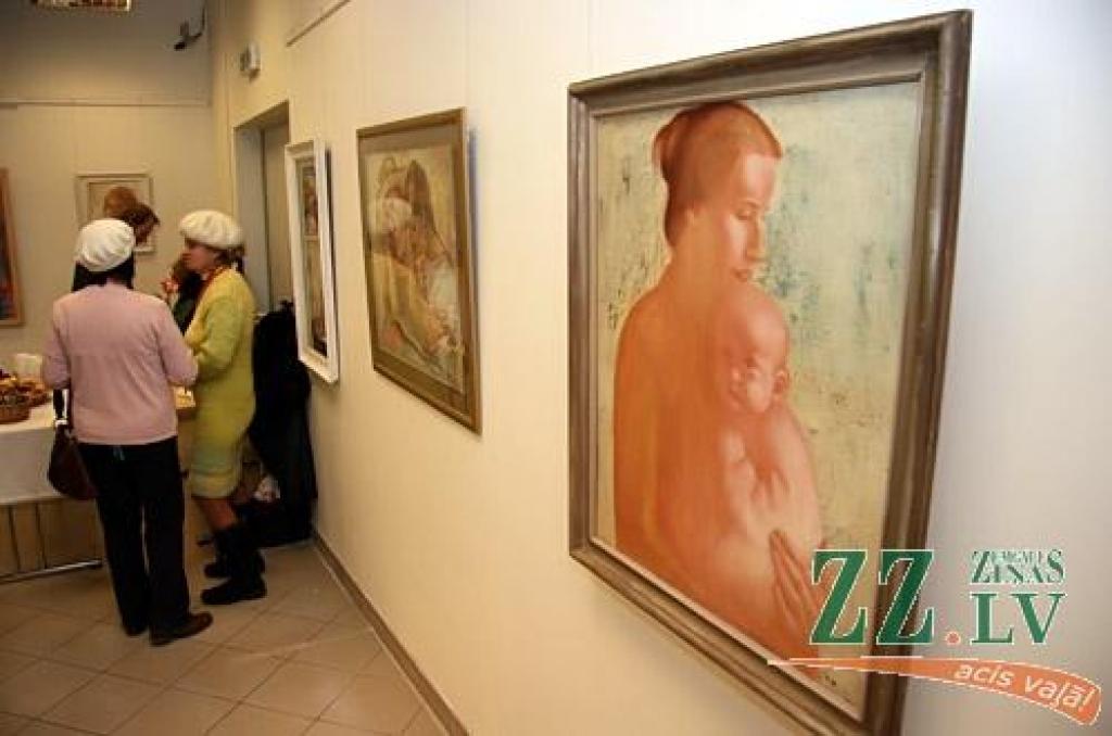 Jelgavas lielveikala «Pilsētas pasāža» otrajā stāvā sestdien tika atklāta mākslinieces Ludmilas Grīnbergas veidoto portretu izstāde «Jūs esat mīlestība».
«Laikam jau tieši tā saucamais mārketings ir tā lieta, kā man visvairāk pietrūkst,»...