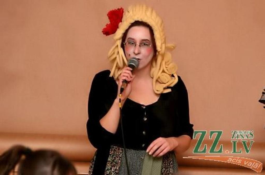 Atbilstoši tēmai - «No akmens laikmeta līdz XXII gadsimtam» - 15.februārī notikušajā karnevālā Jelgavas Mākslas skolā audzēkņi rādīja, uz ko spējīga viņu fantāzija, radot tērpus. Karnevāla viesu vidū bija gan faraoni un dievi, gan...