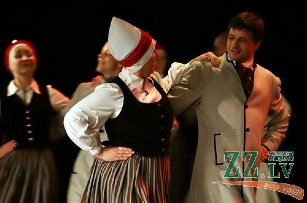 Pateicoties Valsts kultūrkapitāla fonda pagājušajā vasarā izsludinātajam projektu konkursam, tagadējai Tautas deju ansambļa «Diždancis» vadītājai Ievai Karelei radās ideja – būtu pēdējais laiks parūpēties par Maijas Sālzirnes kā...