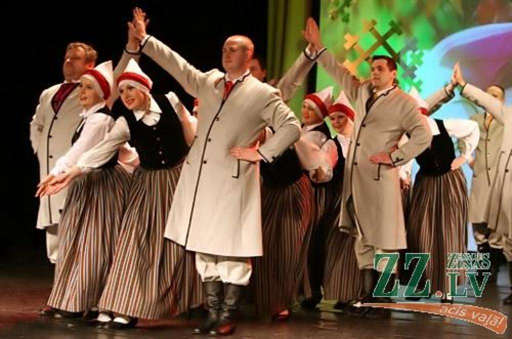 Pateicoties Valsts kultūrkapitāla fonda pagājušajā vasarā izsludinātajam projektu konkursam, tagadējai Tautas deju ansambļa «Diždancis» vadītājai Ievai Karelei radās ideja – būtu pēdējais laiks parūpēties par Maijas Sālzirnes kā...