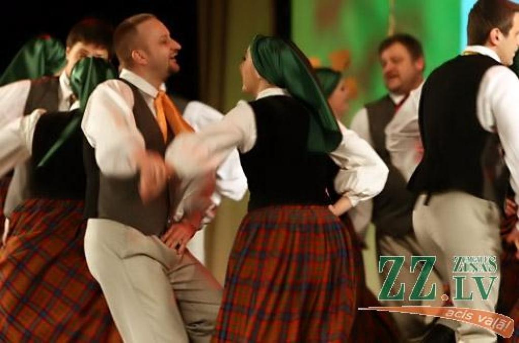 Pateicoties Valsts kultūrkapitāla fonda pagājušajā vasarā izsludinātajam projektu konkursam, tagadējai Tautas deju ansambļa «Diždancis» vadītājai Ievai Karelei radās ideja – būtu pēdējais laiks parūpēties par Maijas Sālzirnes kā...