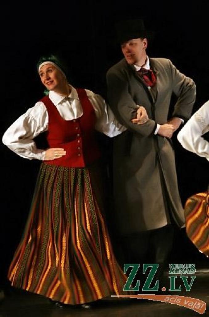 Pateicoties Valsts kultūrkapitāla fonda pagājušajā vasarā izsludinātajam projektu konkursam, tagadējai Tautas deju ansambļa «Diždancis» vadītājai Ievai Karelei radās ideja – būtu pēdējais laiks parūpēties par Maijas Sālzirnes kā...