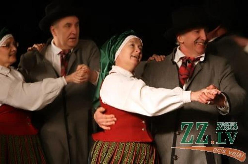 Pateicoties Valsts kultūrkapitāla fonda pagājušajā vasarā izsludinātajam projektu konkursam, tagadējai Tautas deju ansambļa «Diždancis» vadītājai Ievai Karelei radās ideja – būtu pēdējais laiks parūpēties par Maijas Sālzirnes kā...