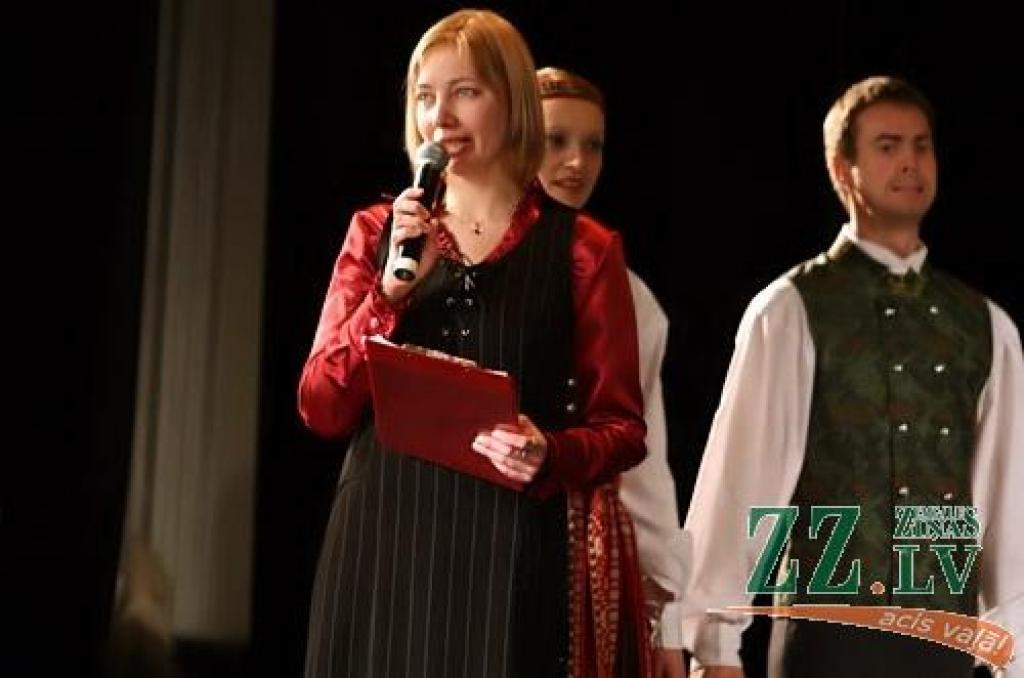 Pateicoties Valsts kultūrkapitāla fonda pagājušajā vasarā izsludinātajam projektu konkursam, tagadējai Tautas deju ansambļa «Diždancis» vadītājai Ievai Karelei radās ideja – būtu pēdējais laiks parūpēties par Maijas Sālzirnes kā...