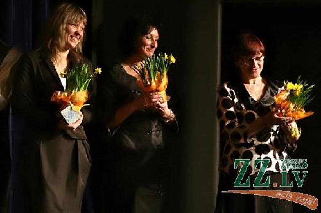 Pateicoties Valsts kultūrkapitāla fonda pagājušajā vasarā izsludinātajam projektu konkursam, tagadējai Tautas deju ansambļa «Diždancis» vadītājai Ievai Karelei radās ideja – būtu pēdējais laiks parūpēties par Maijas Sālzirnes kā...