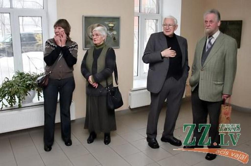 Pretēji ierastajai praksei šoreiz tikšanās ar darbu autori notika nevis atklājot, bet noslēdzot mākslinieces Olitas Gulbes darbu skati. Bet arī šādai norisei ir sava priekšrocība – vairums apmeklētāju jau paguvuši labi iepazīties ar...