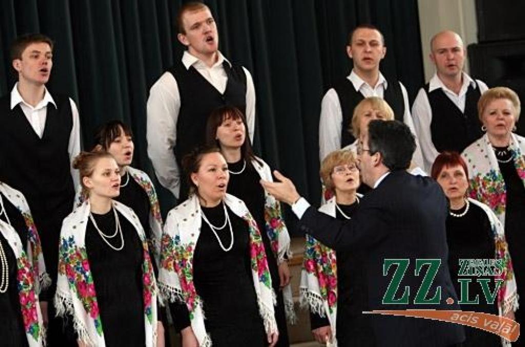 Šoreiz atšķirībā no vairākiem iepriekšējiem gadiem pilsētas un novadu kori netika dalīti atsevišķās plūsmās, tā ka interesentiem Jelgavas Valsts ģimnāzijas zālē bija lieliska iespēja (turklāt bez maksas) dzirdēt 14 («Gaisma», Kalnciema...