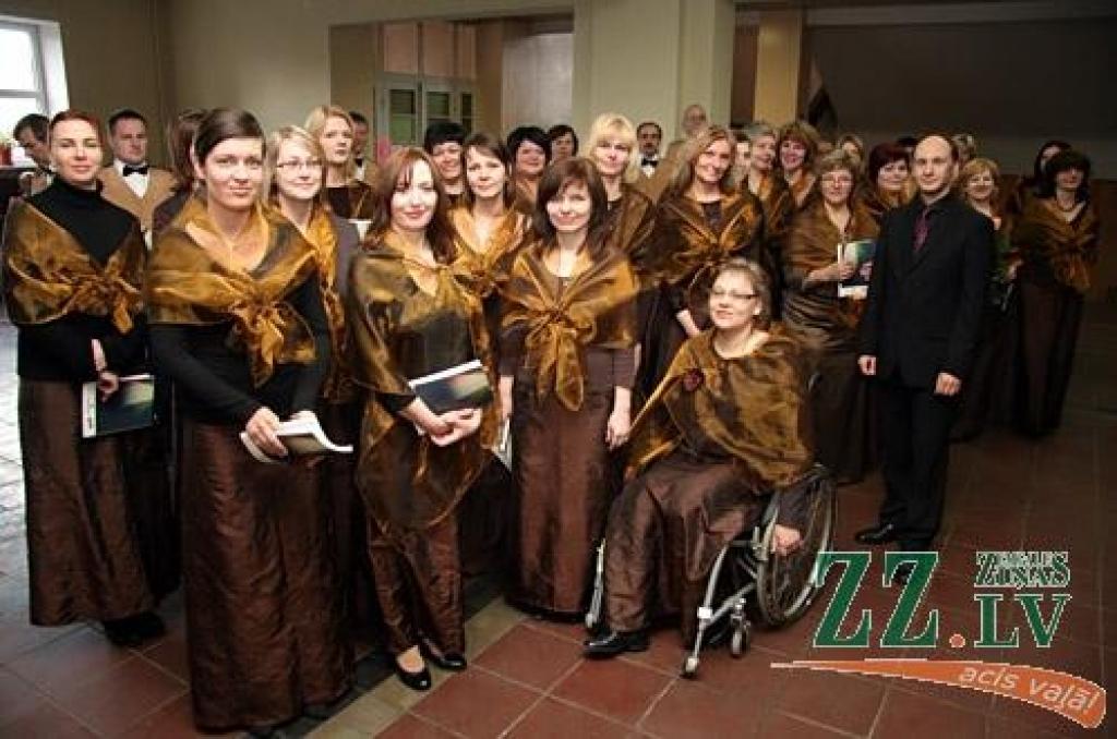 Šoreiz atšķirībā no vairākiem iepriekšējiem gadiem pilsētas un novadu kori netika dalīti atsevišķās plūsmās, tā ka interesentiem Jelgavas Valsts ģimnāzijas zālē bija lieliska iespēja (turklāt bez maksas) dzirdēt 14 («Gaisma», Kalnciema...