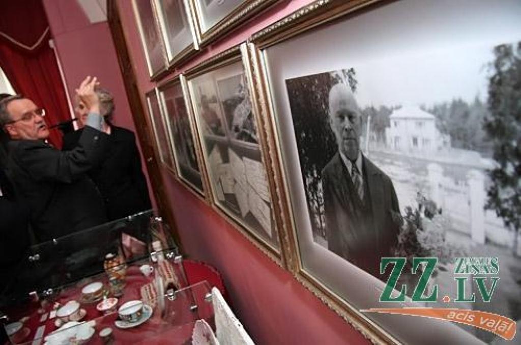 Fridrihs Vesmanis un Kristaps Eliass ir divi no desmit jelgavniekiem, kuri no 1922. līdz 1934. gadam bijuši ievēlēti Latvijas Republikas Saeimā. Viņiem veltītu izstādi atklāja Jelgavas muzejā.
Vēsturniece Aija Kalnciema atzina, ka...