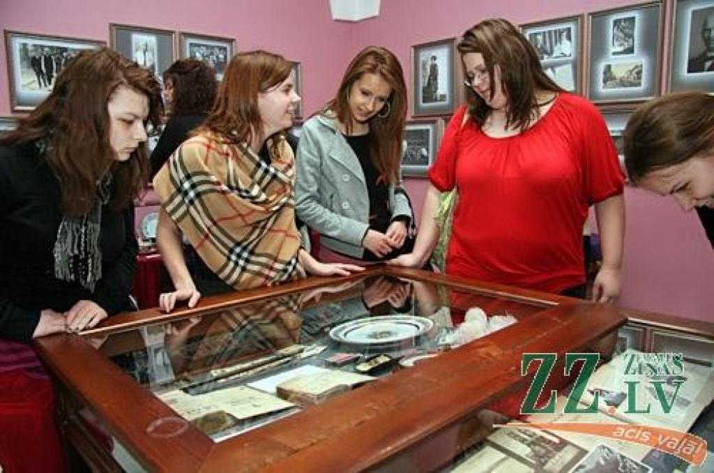 Fridrihs Vesmanis un Kristaps Eliass ir divi no desmit jelgavniekiem, kuri no 1922. līdz 1934. gadam bijuši ievēlēti Latvijas Republikas Saeimā. Viņiem veltītu izstādi atklāja Jelgavas muzejā.
Vēsturniece Aija Kalnciema atzina, ka...