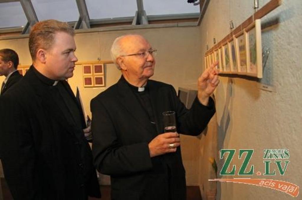 Jelgavas Sv. Trīsvienības baznīcas torņa izstāžu zālē no šodienas apskatāma Izraēlas valsts vēstniecības Latvijā un Lietuvā organizētā Izraēlas Miniatūru asociācijas mākslinieku ceļojošā izstāde «Bībele miniatūrās».
«Augstais kultūras...