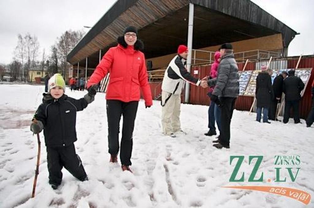 11.martā Ozolnieku novada iedzīvotāji satikās Ozolnieku Sporta centra stadionā, lai kopīgi teiktu atvadas ziemai. Neskatoties uz to, ka svētdien ziema bija nolēmusi atkāpties un pasākuma dalībniekus sagaidīja atkusnis, pozitīvo svētku...