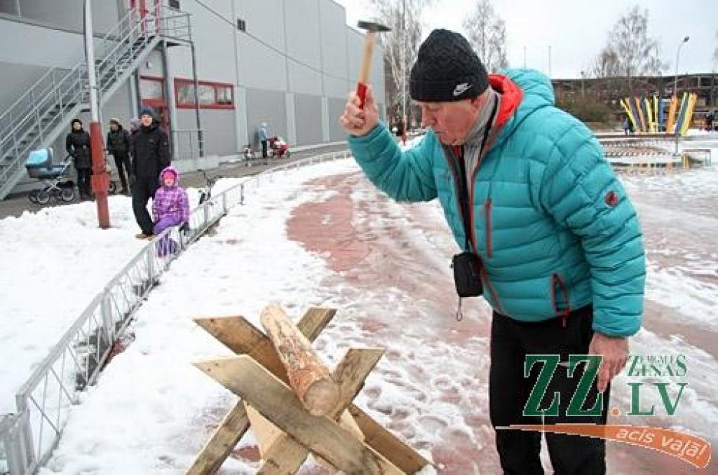 11.martā Ozolnieku novada iedzīvotāji satikās Ozolnieku Sporta centra stadionā, lai kopīgi teiktu atvadas ziemai. Neskatoties uz to, ka svētdien ziema bija nolēmusi atkāpties un pasākuma dalībniekus sagaidīja atkusnis, pozitīvo svētku...
