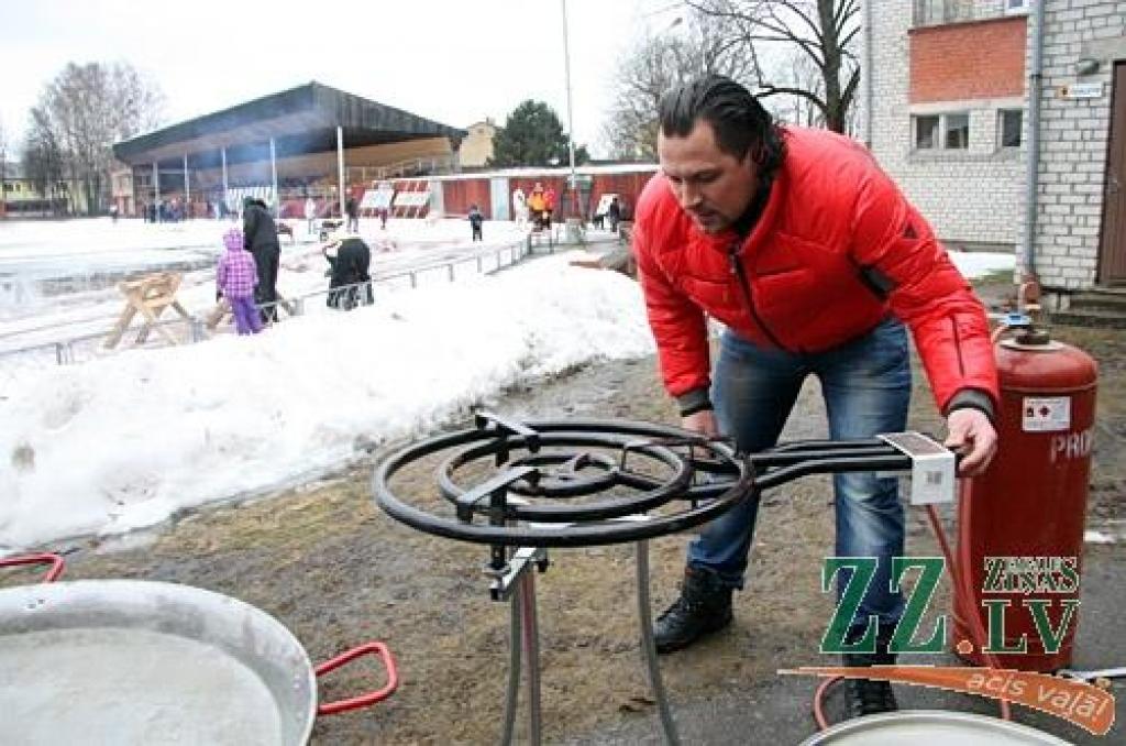 11.martā Ozolnieku novada iedzīvotāji satikās Ozolnieku Sporta centra stadionā, lai kopīgi teiktu atvadas ziemai. Neskatoties uz to, ka svētdien ziema bija nolēmusi atkāpties un pasākuma dalībniekus sagaidīja atkusnis, pozitīvo svētku...