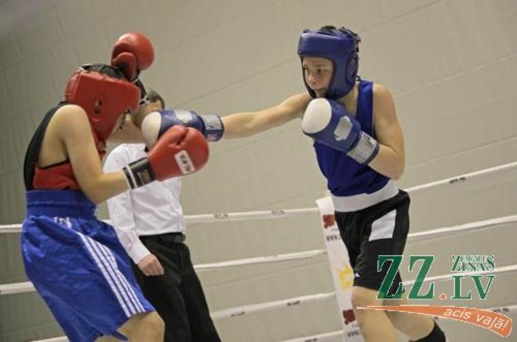 Piektdienas vakarā ar priekšsacīkstēm sākās Jelgavas atklātais čempionāts boksā, kas atšķirībā no vairākiem iepriekšējiem gadiem nu kļuvis par starptautiskām sacensībām – Zemgales Olimpiskā centra ringā devās bokseri no Čehijas, Igaunijas,...