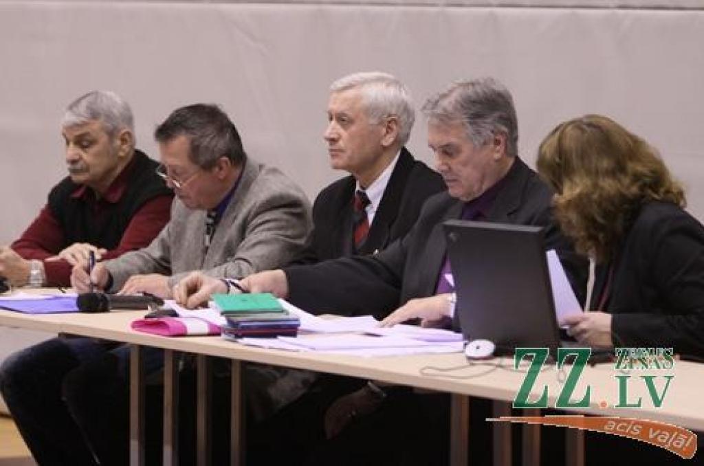 Piektdienas vakarā ar priekšsacīkstēm sākās Jelgavas atklātais čempionāts boksā, kas atšķirībā no vairākiem iepriekšējiem gadiem nu kļuvis par starptautiskām sacensībām – Zemgales Olimpiskā centra ringā devās bokseri no Čehijas, Igaunijas,...
