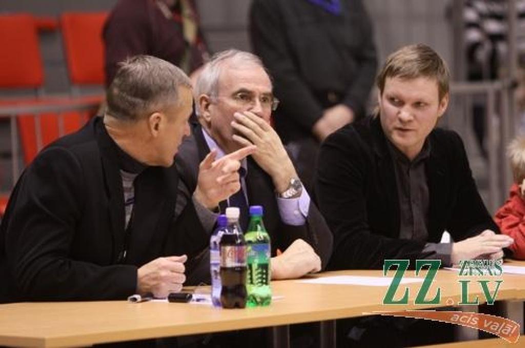 Piektdienas vakarā ar priekšsacīkstēm sākās Jelgavas atklātais čempionāts boksā, kas atšķirībā no vairākiem iepriekšējiem gadiem nu kļuvis par starptautiskām sacensībām – Zemgales Olimpiskā centra ringā devās bokseri no Čehijas, Igaunijas,...