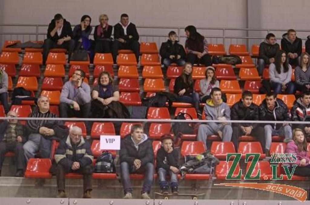 Piektdienas vakarā ar priekšsacīkstēm sākās Jelgavas atklātais čempionāts boksā, kas atšķirībā no vairākiem iepriekšējiem gadiem nu kļuvis par starptautiskām sacensībām – Zemgales Olimpiskā centra ringā devās bokseri no Čehijas, Igaunijas,...