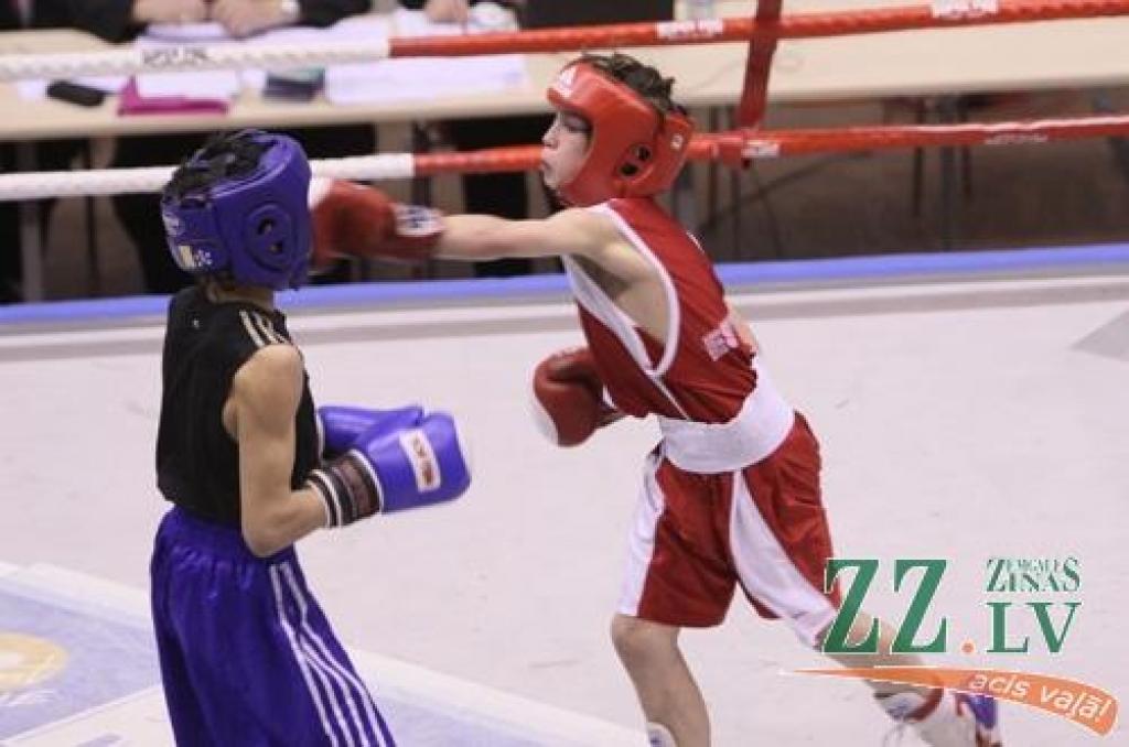 Piektdienas vakarā ar priekšsacīkstēm sākās Jelgavas atklātais čempionāts boksā, kas atšķirībā no vairākiem iepriekšējiem gadiem nu kļuvis par starptautiskām sacensībām – Zemgales Olimpiskā centra ringā devās bokseri no Čehijas, Igaunijas,...