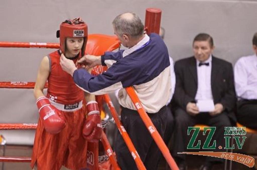 Piektdienas vakarā ar priekšsacīkstēm sākās Jelgavas atklātais čempionāts boksā, kas atšķirībā no vairākiem iepriekšējiem gadiem nu kļuvis par starptautiskām sacensībām – Zemgales Olimpiskā centra ringā devās bokseri no Čehijas, Igaunijas,...