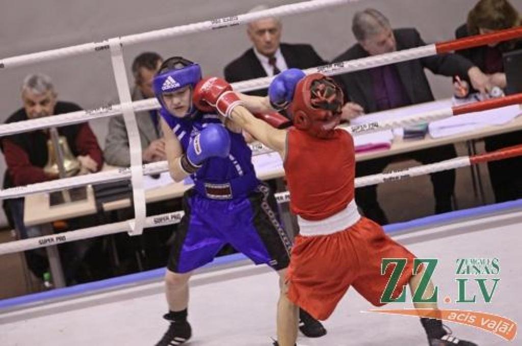 Piektdienas vakarā ar priekšsacīkstēm sākās Jelgavas atklātais čempionāts boksā, kas atšķirībā no vairākiem iepriekšējiem gadiem nu kļuvis par starptautiskām sacensībām – Zemgales Olimpiskā centra ringā devās bokseri no Čehijas, Igaunijas,...