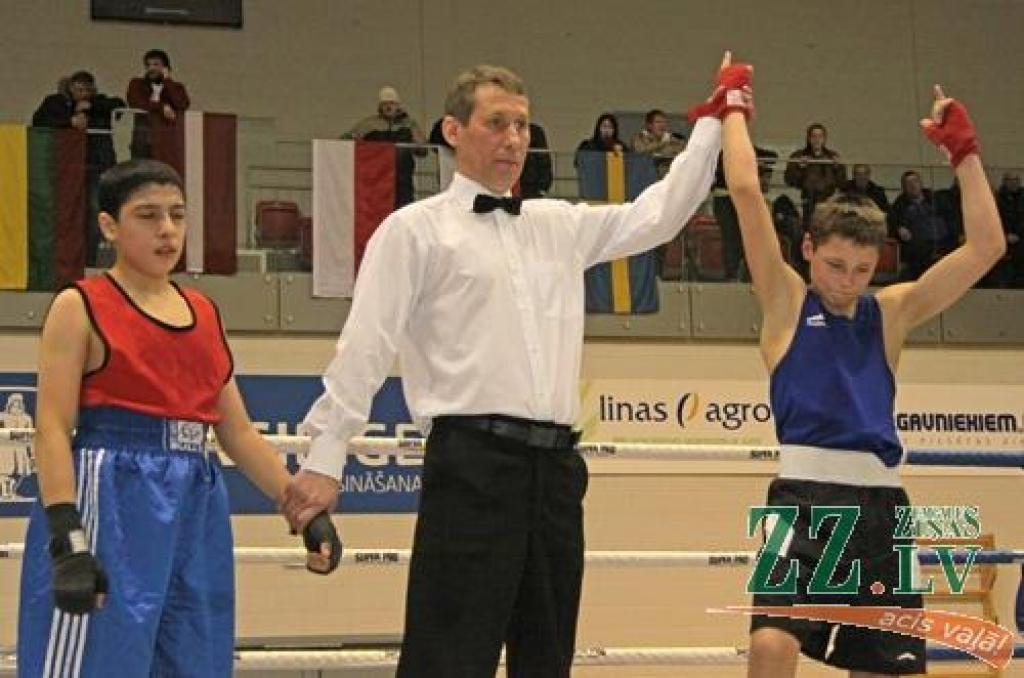 Piektdienas vakarā ar priekšsacīkstēm sākās Jelgavas atklātais čempionāts boksā, kas atšķirībā no vairākiem iepriekšējiem gadiem nu kļuvis par starptautiskām sacensībām – Zemgales Olimpiskā centra ringā devās bokseri no Čehijas, Igaunijas,...